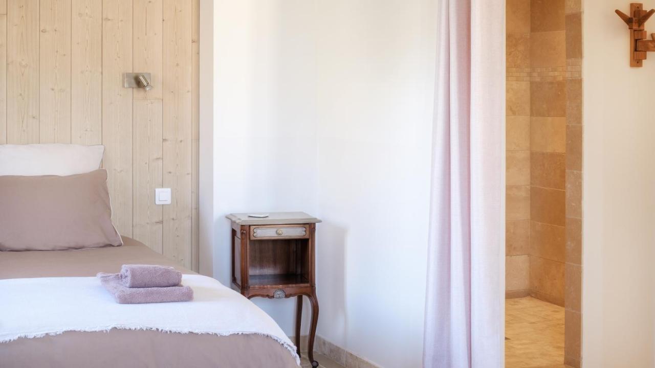 L'Ostal - Bed & Breakfast - Chambres Et Suites De 25 A 40M2 - Spa Saint-Hilaire-d'Ozilhan Экстерьер фото