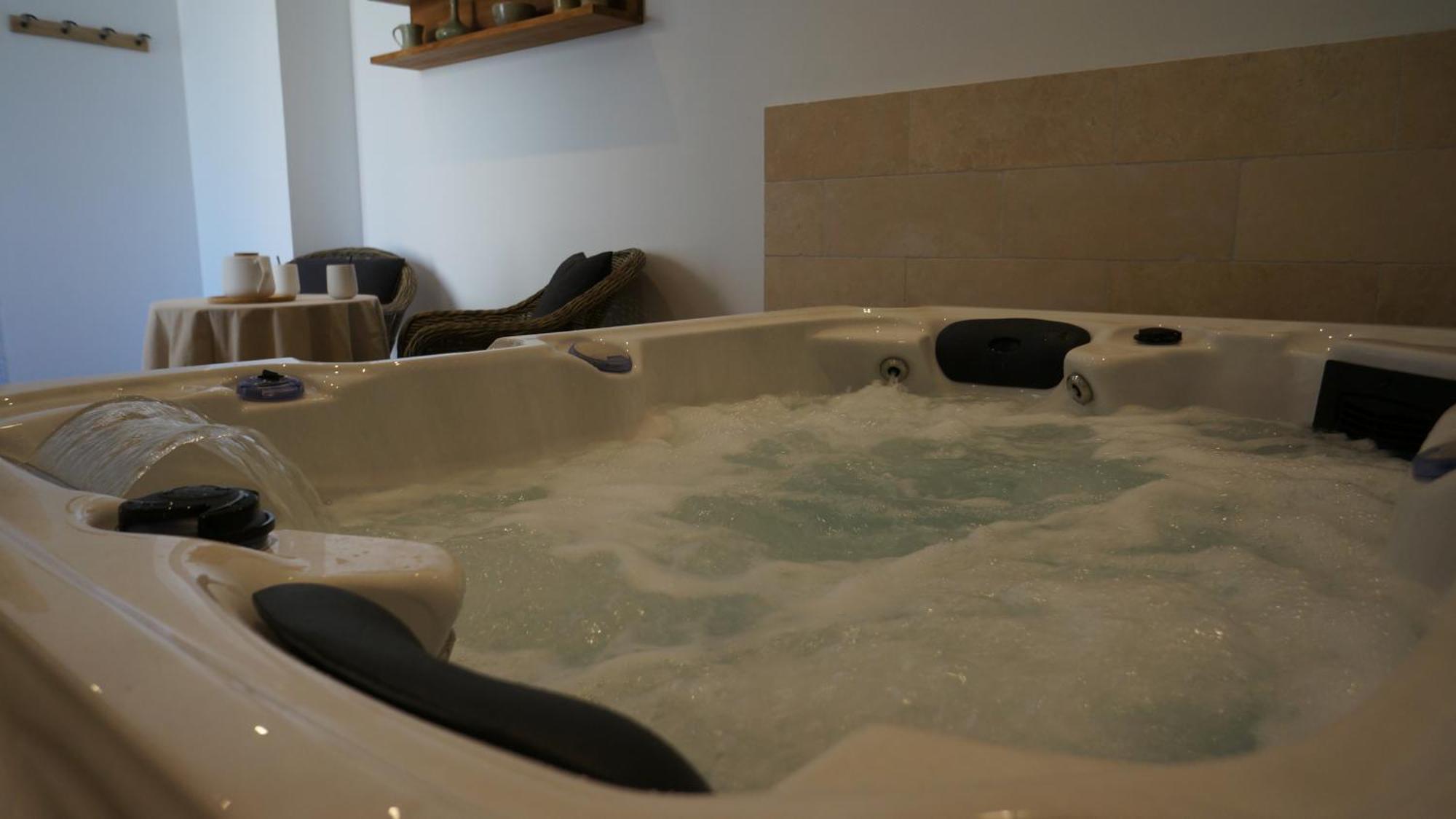 L'Ostal - Bed & Breakfast - Chambres Et Suites De 25 A 40M2 - Spa Saint-Hilaire-d'Ozilhan Экстерьер фото