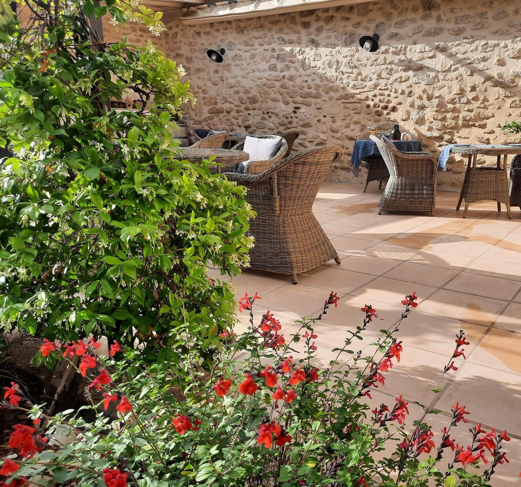 L'Ostal - Bed & Breakfast - Chambres Et Suites De 25 A 40M2 - Spa Saint-Hilaire-d'Ozilhan Экстерьер фото